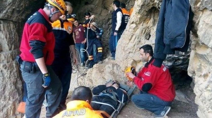 Mağaraya D&uuml;şen Gen&ccedil; Bir Saat S&uuml;ren Operasyon Sonucu Kurtarıldı
