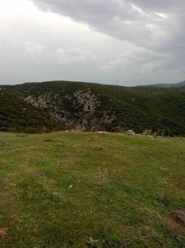 Mağaraya Düşen Genç Bir Saat Süren Operasyon Sonucu Kurtarıldı