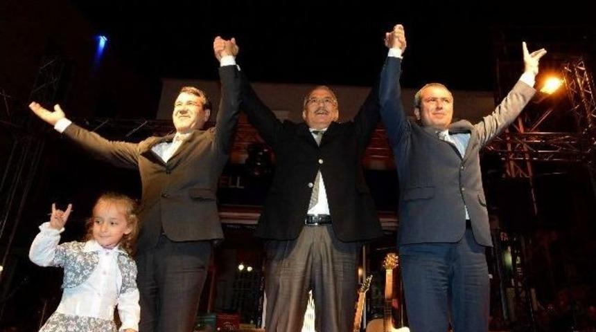 Başkan Kocamaz Mut&rsquo;ta Zafer Gecesi&rsquo;ne Katıldı