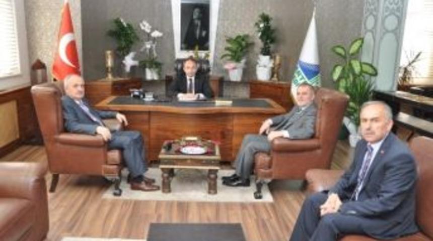 Vekil Ayg&uuml;n&rsquo;den Başkan &Uuml;z&uuml;lmez&rsquo;e Tebrik Ziyareti