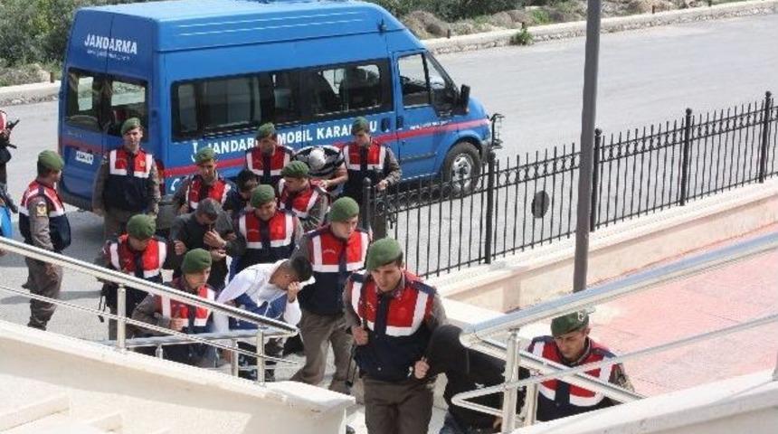 Marketten &Ccedil;aldılar Jandarmadan Ka&ccedil;amadılar