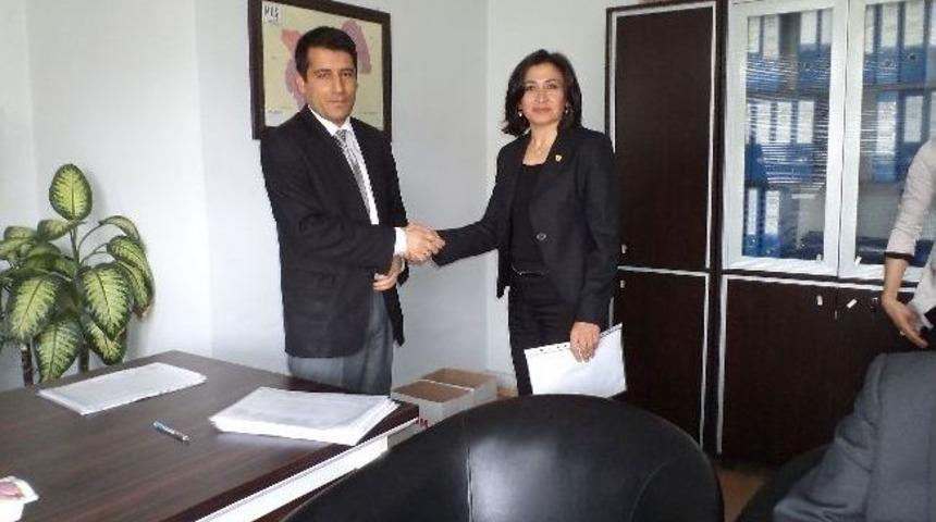 Varto Belediye Başkanı Sabite Ekinci Mazbatasını Aldı