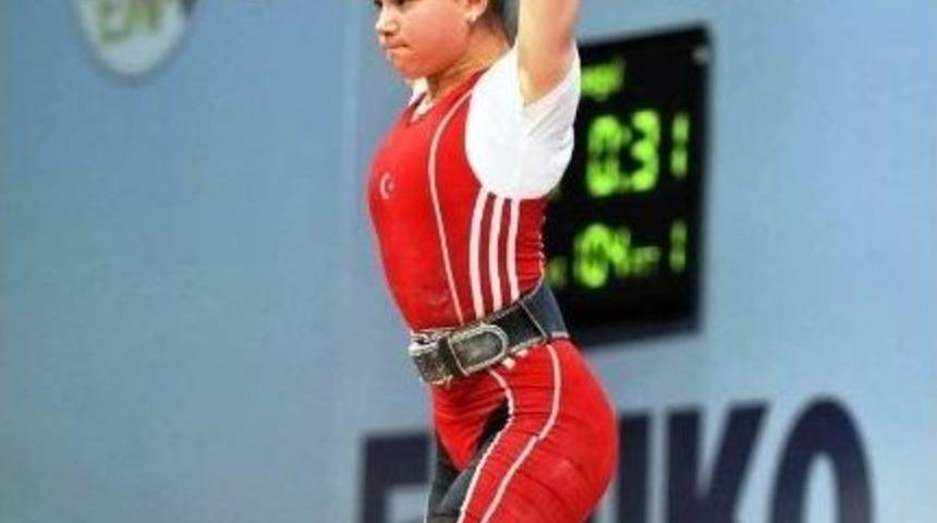 Ayşeg&uuml;l &Ccedil;oban Sel&ccedil;uk&rsquo;un Halterdeki Gururu Oldu