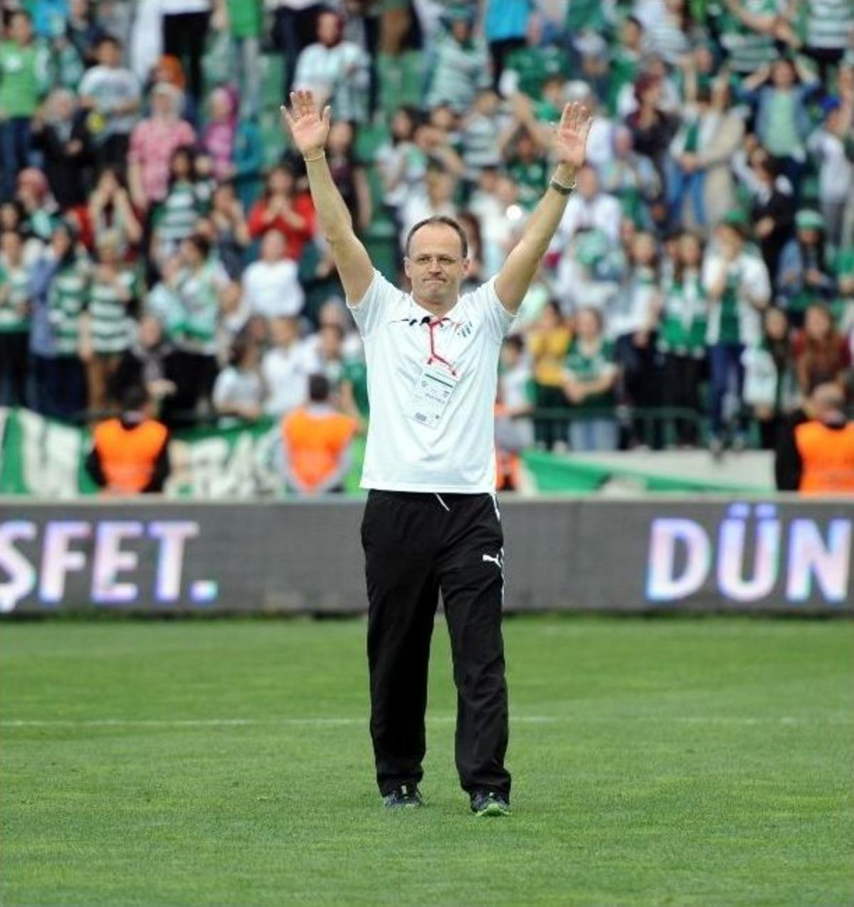 Bursaspor Yeni Teknik Direkt&ouml;r&uuml;yle İlk Galibiyetini Aldı