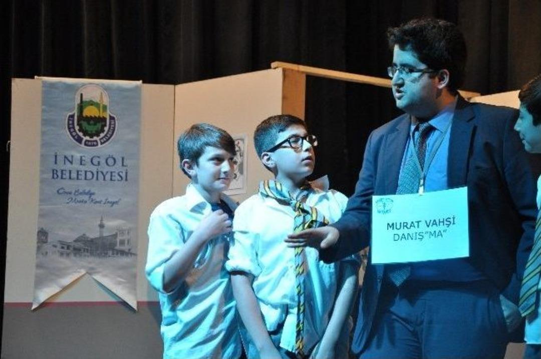 Doktorlar Tiyatroculara Taş &Ccedil;ıkarttı