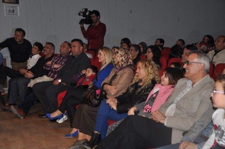 Doktorlar Tiyatroculara Taş Çıkarttı G1