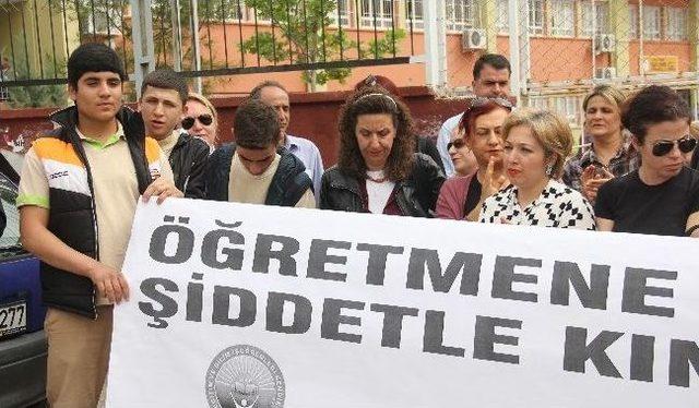 Kadın Öğretmene Şiddet Protesto Edildi