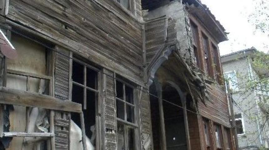 Tekirdağ'da Tarihi Evler Kaderine Terk Edildi