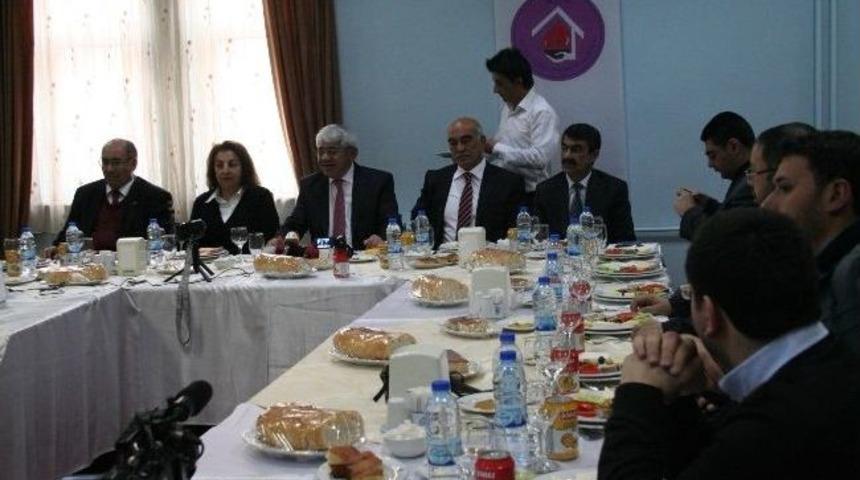 Başkan Murtaza Kara&ccedil;anta Gazetecilerle Kahvaltıda Bir Araya Geldi