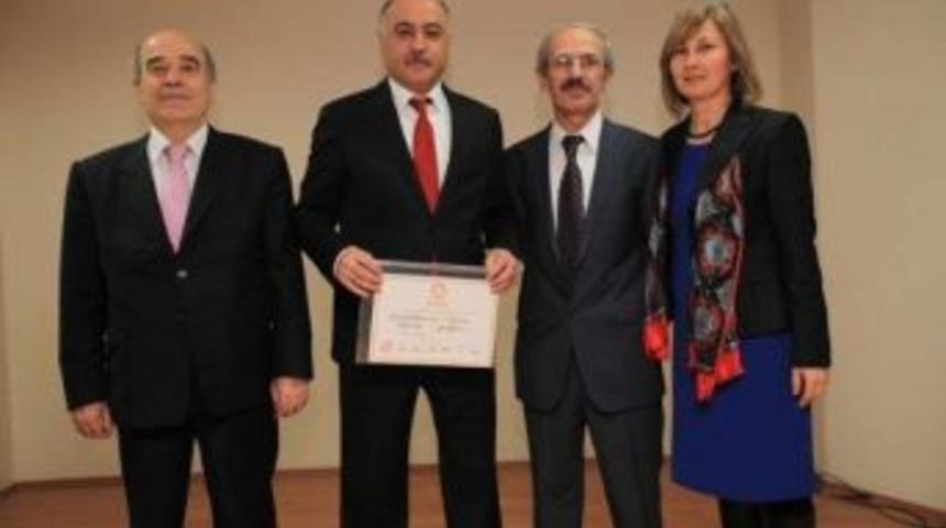 G&uuml;ng&ouml;ren Belediye Başkanı Şakir Y&uuml;cel Karaman Mazbatasını Aldı