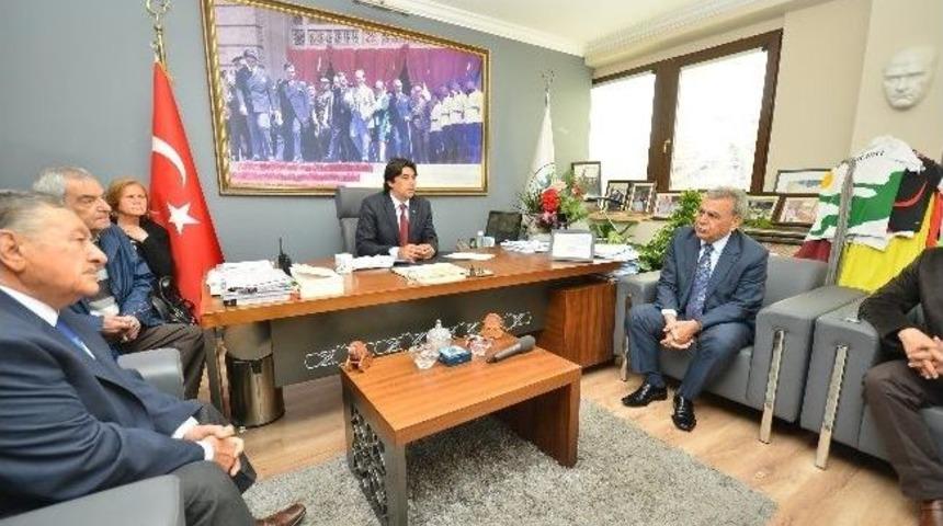 Kocaoğlu Fo&ccedil;a Ve Menemen'i Ziyaret Etti