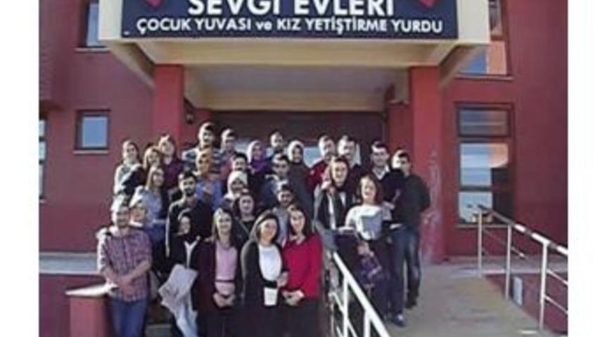 Şaphane Meslek Y&uuml;ksekokulu K&uuml;lt&uuml;r Ve Sanat Topluluğu Huzurevi Ve &Ccedil;ocuk Yuvasını Ziyaret Etti