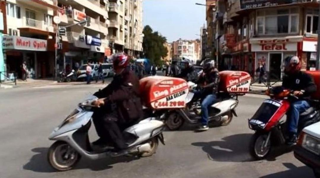 Motor Kazasında &Ouml;len Pizzacı Gencin Ardından Eylem Yaptılar