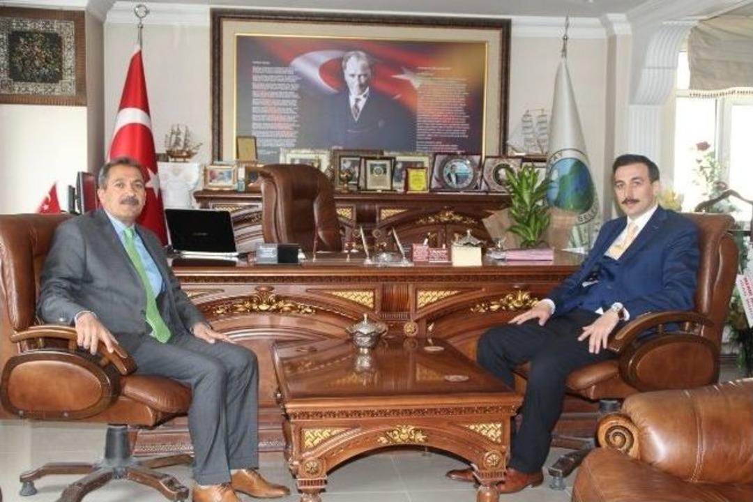 Başkan Tebrikleri Kabul Etmeye Devam Ediyor