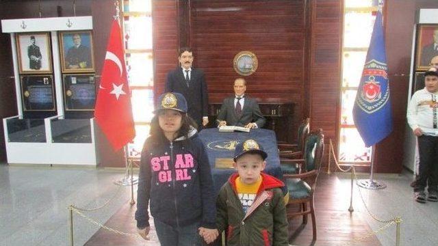 Otistik &Ccedil;ocuklar Okul Gemisi Ziyaret Etti 2