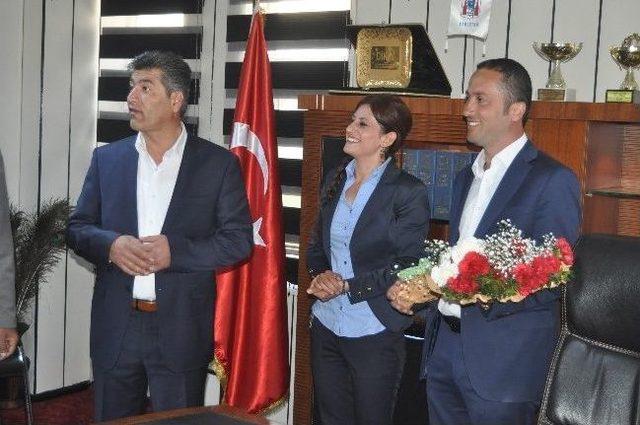 Şırnak Belediye Başkanı Serhat Kadırhan Mazbatasını Aldı 2