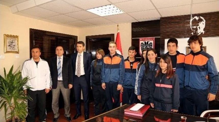 İl &Ouml;zel İdaresi Genel Sekreteri Ayhan, &Ouml;ğrenciler İle Bir Araya Geldi