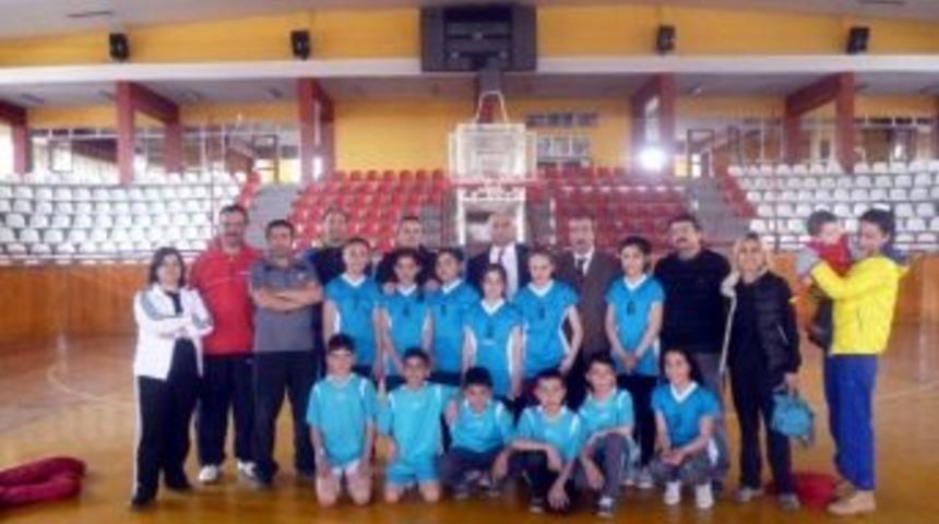 Mendil Kapma Yarışmasında Birinci Oldular