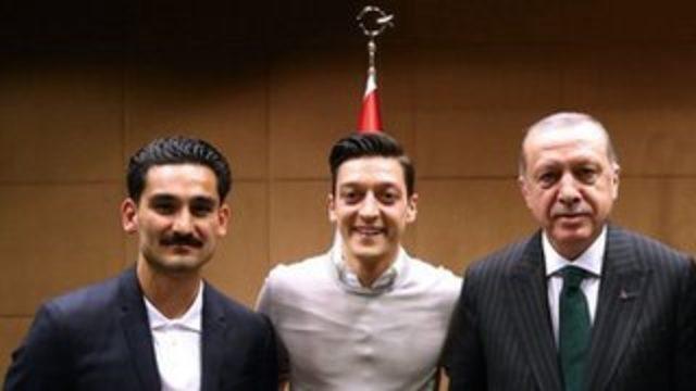 Mesut Özil: 'Alman gibi düşünüp çalışan, Türk gibi hisseden' yıldız