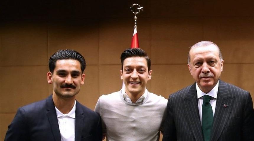 Mesut &Ouml;zil: 'Alman gibi d&uuml;ş&uuml;n&uuml;p &ccedil;alışan, T&uuml;rk gibi hisseden' yıldız