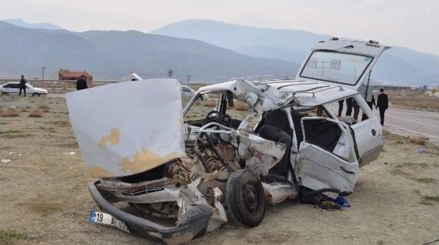 Otomobil Beton Mikseriyle &Ccedil;arpıştı: 1 &Ouml;l&uuml;, 3 Yaralı