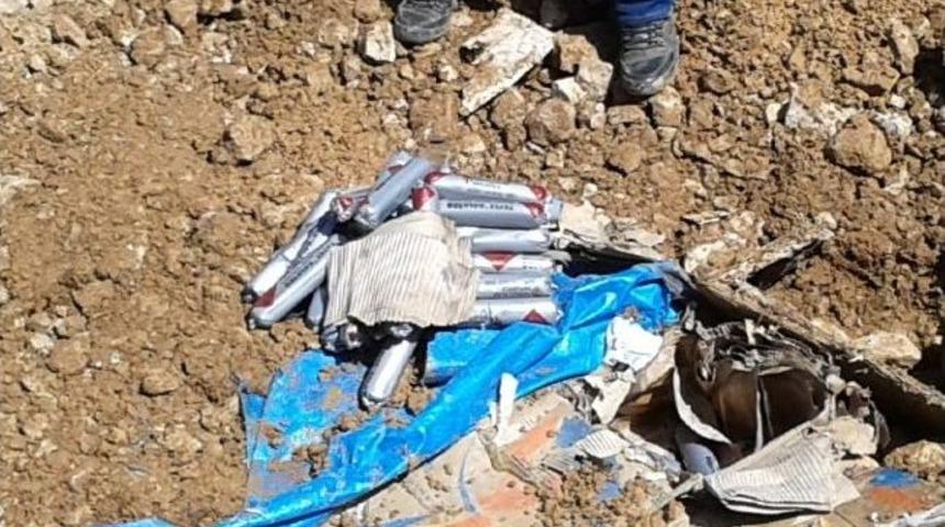 Toprağa G&ouml;m&uuml;len Bin 316 Kilogram Dinamit, Facia Olmadan &Ccedil;ıkarıldı