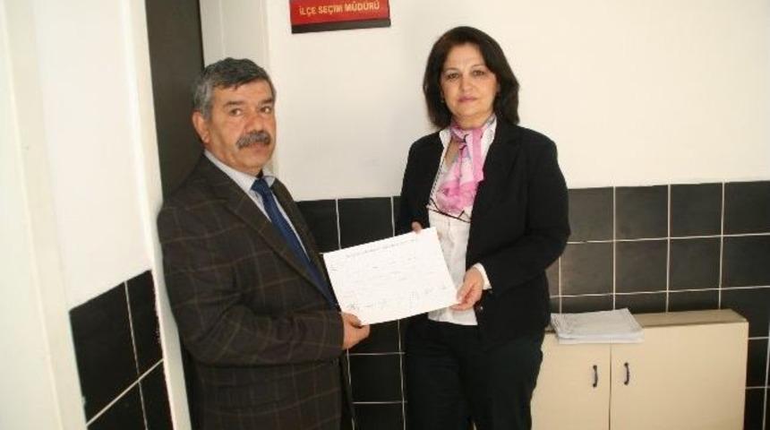 Devrek&rsquo;in İlk Kadın Muhtarı Mazbatasını Aldı