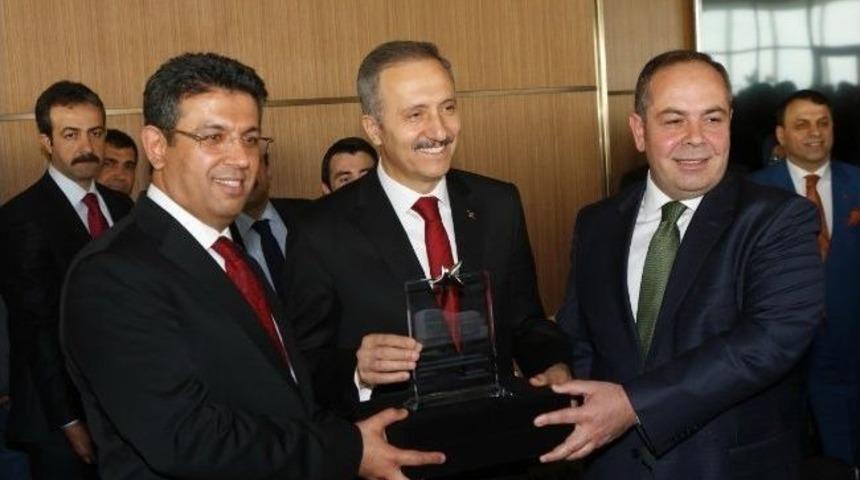 K&uuml;&ccedil;&uuml;k&ccedil;ekmece Belediyesi&rsquo;nde Devir Teslim T&ouml;reni Yapıldı