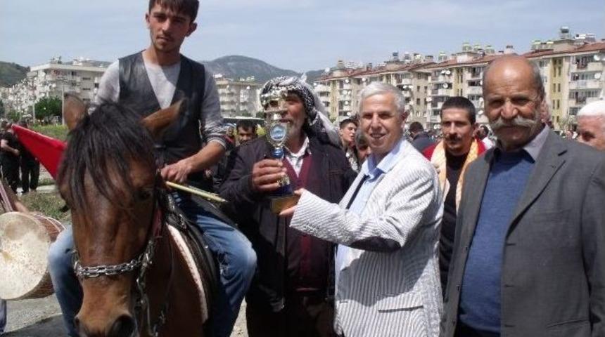 S&ouml;ke&rsquo;de Geleneksel Rahvan At Yarışları Yapıldı