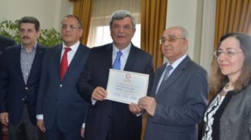 Başkan Karaosmanoğlu 3. D&ouml;nem Mazbatasını Aldı