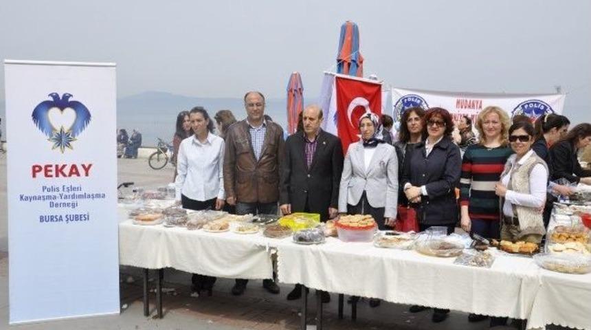 Polis Eşlerinden Kermes