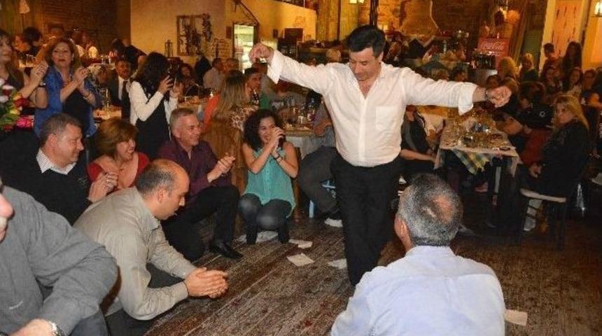 &Ccedil;eşmeli G&uuml;mr&uuml;k&ccedil;&uuml;ler'in Renkli Sakız Turu