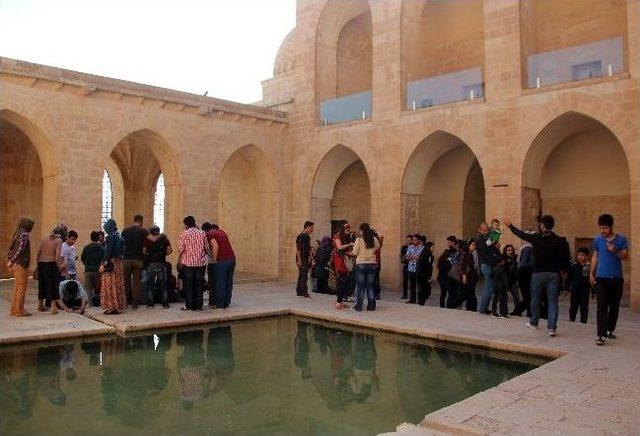 Mardin’e Ziyaretçi Akını Başladı