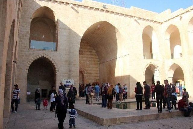 Mardin’e Ziyaretçi Akını Başladı