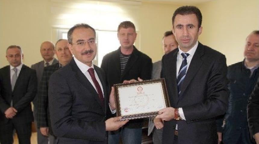 Başkan D&uuml;ndar, Mazbatasını Aldı