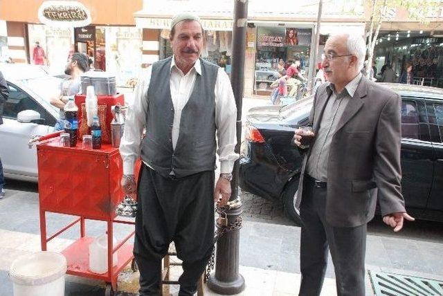 Diyarbakır&rsquo;ın Meşhur Meyan Şerbeti Tezgahlarda Yerini Aldı 1