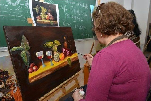 Konsem&rsquo;de 7 Bin 200 Kişiye Meslek Ve Sanat Eğitimi 1