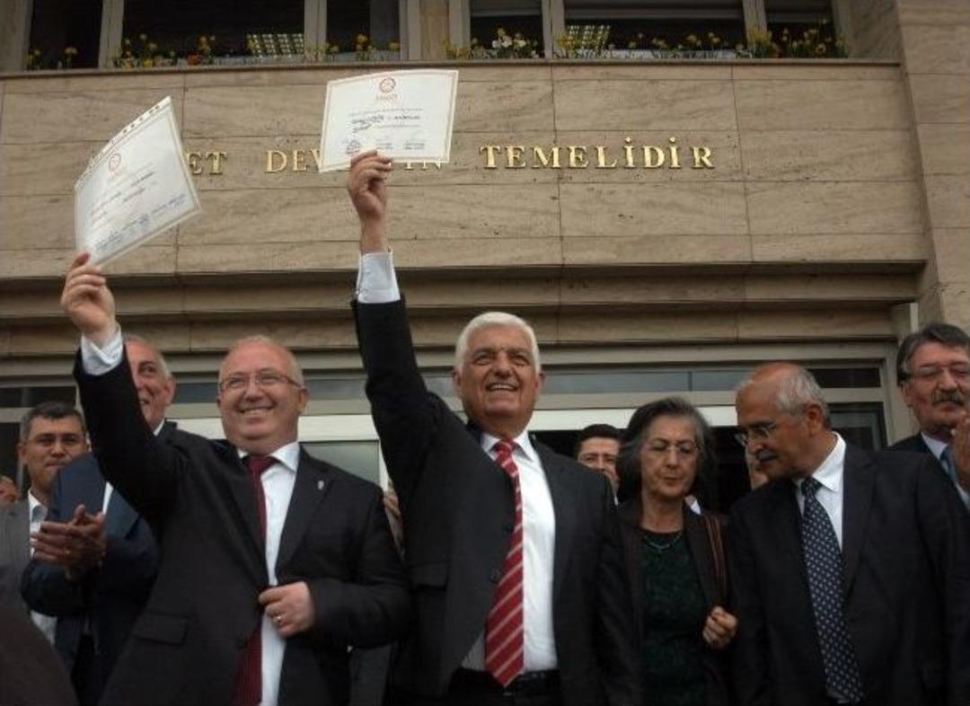 Başkan G&uuml;r&uuml;n Mazbatasını Aldı