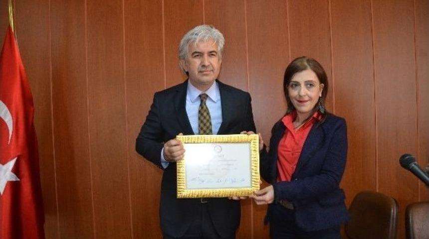 Akhisar'da Başkan Hızlı Ve Meclis &Uuml;yeleri Mazbatalarını Aldı