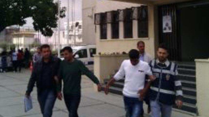 Polis, Yaşlı Kadının &Ccedil;alınan &Ccedil;antasını Bulup Teslim Etti