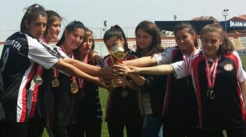 Pazarlar &Ccedil;pl&rsquo;den Atletizmde B&uuml;y&uuml;k Başarı