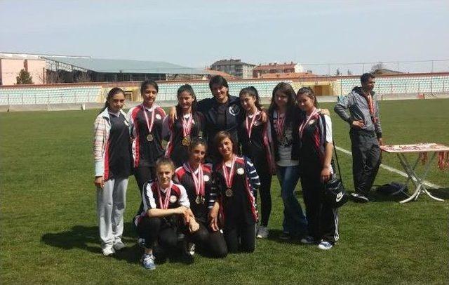 Pazarlar &Ccedil;pl&rsquo;den Atletizmde B&uuml;y&uuml;k Başarı 1