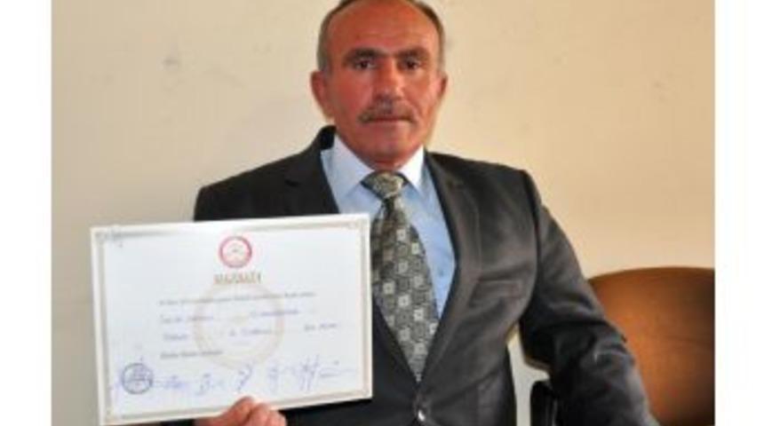 Sp Araplı Belde Belediye Başkanı &Uuml;zeyir Cansev Mazbatasını Aldı