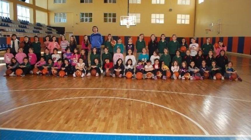 Yozgat &Ouml;zel Ergin Koleji 65 &Ouml;ğrencisi 12 Dev Adam Basketbol Okuluna Katıldı