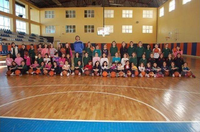 Yozgat Özel Ergin Koleji 65 Öğrencisi 12 Dev Adam Basketbol Okuluna Katıldı