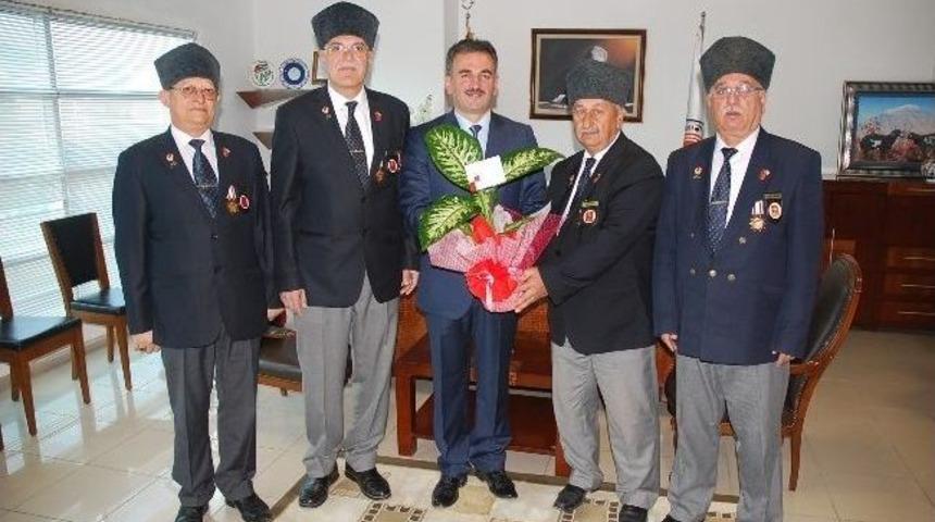 Yılmaz&rsquo;a Ziyaretler S&uuml;r&uuml;yor