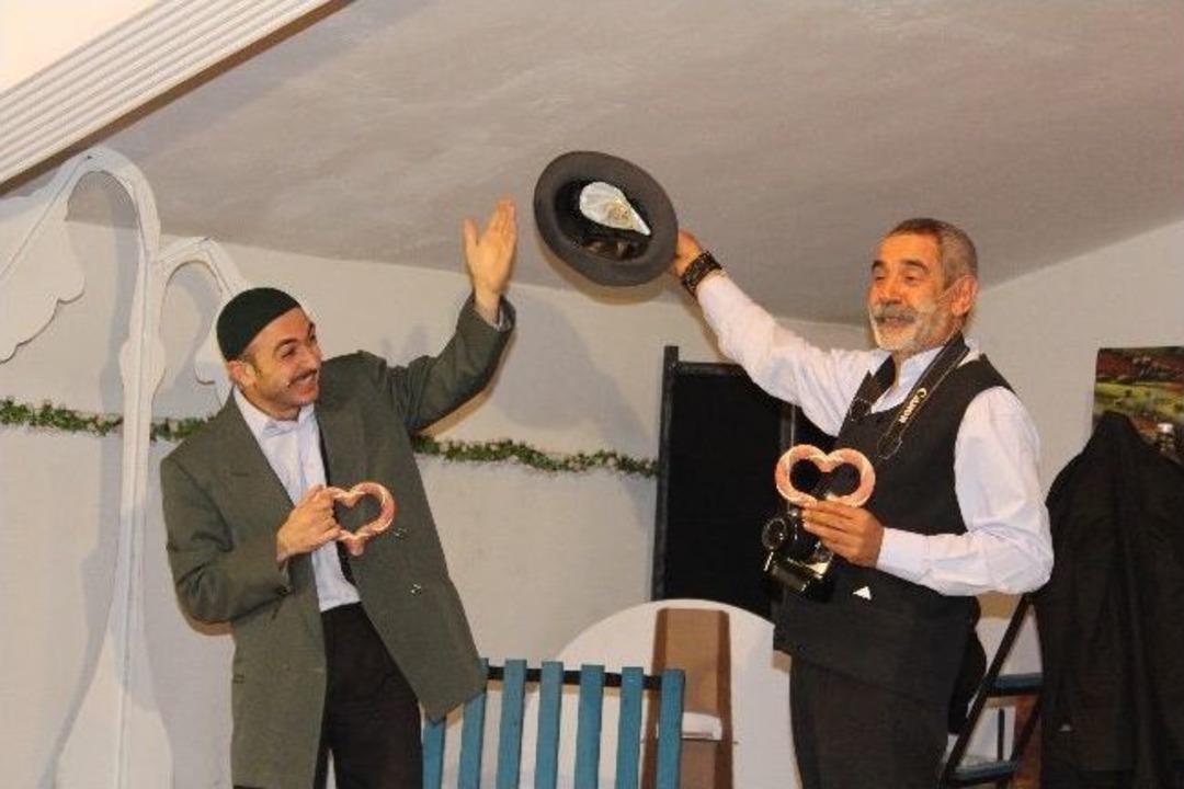 Turgay Tan&uuml;lk&uuml; Tiyatroyu Bırakıyor