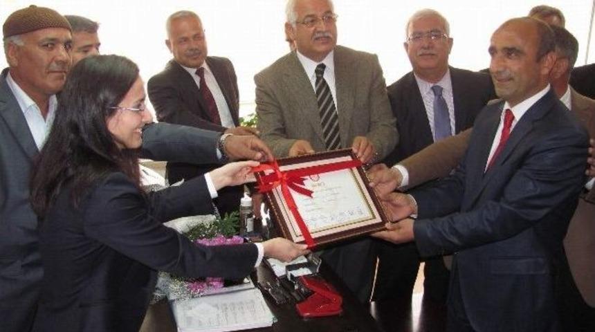 Araban Belediye Başkanı &Ouml;zdemir Mazbatasını Aldı