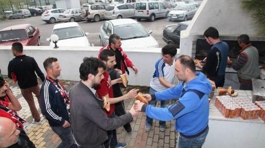 Ma&ccedil;tan &Ouml;nce Barbek&uuml; Yaptılar