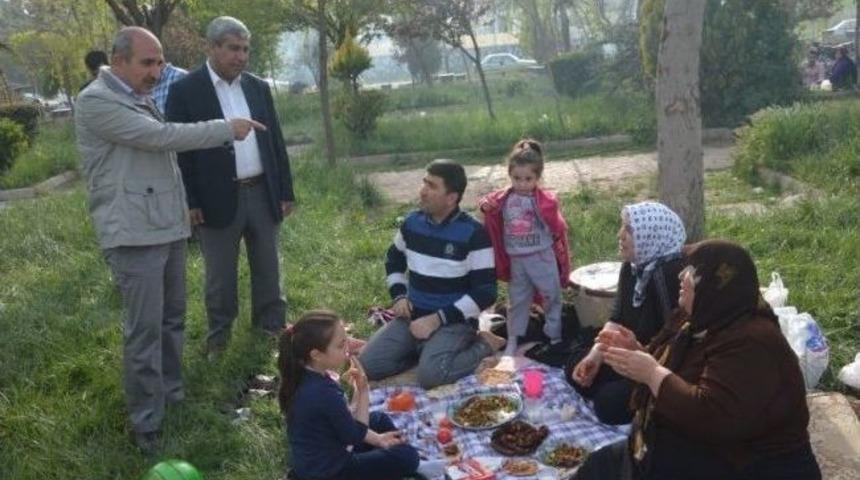 Başkan Kara, Piknik Alanını Gezdi